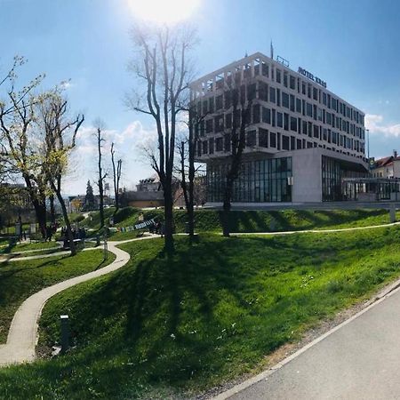 Hotel Kras Postojna Buitenkant foto