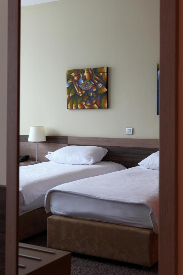 Hotel Kras Postojna Buitenkant foto