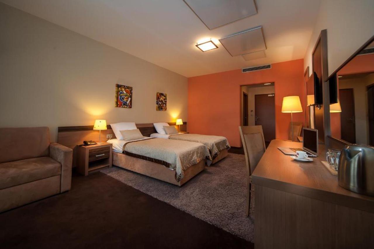 Hotel Kras Postojna Buitenkant foto