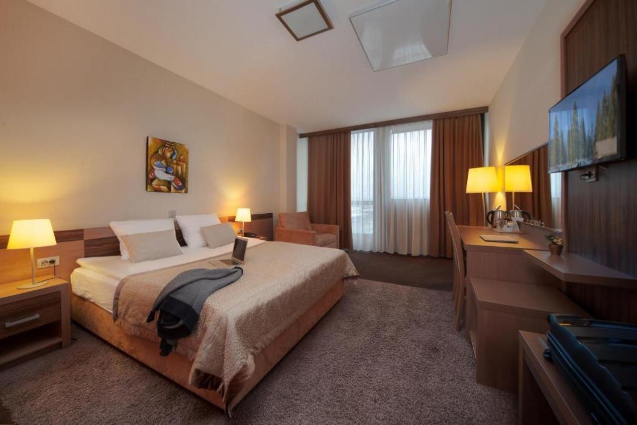 Hotel Kras Postojna Buitenkant foto