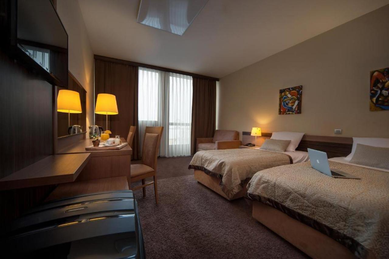 Hotel Kras Postojna Buitenkant foto