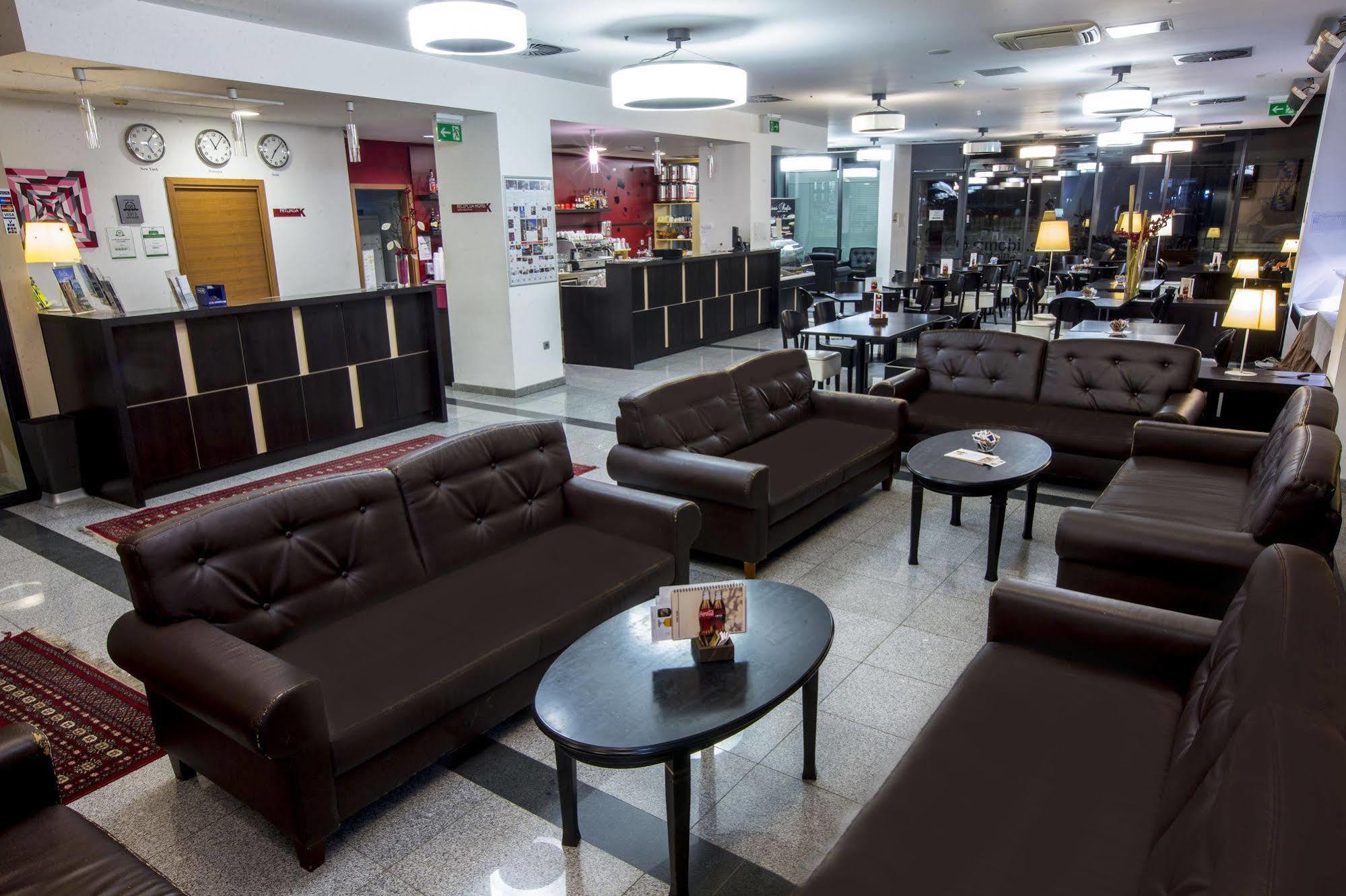 Hotel Kras Postojna Buitenkant foto