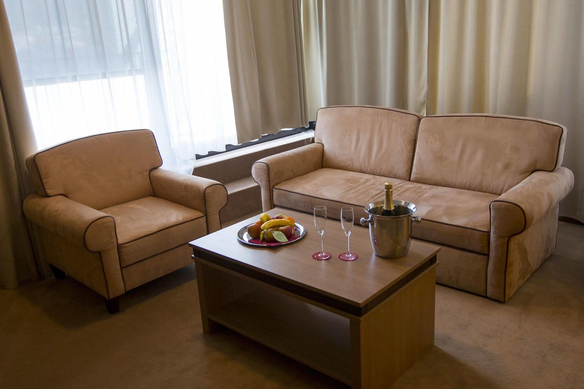 Hotel Kras Postojna Buitenkant foto