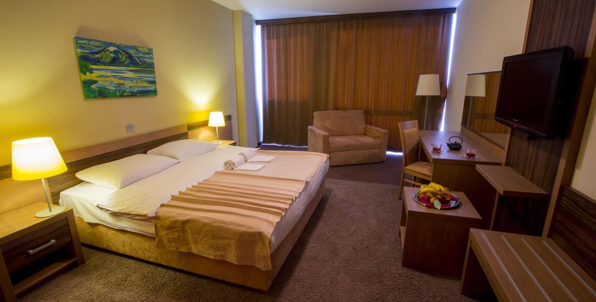 Hotel Kras Postojna Buitenkant foto