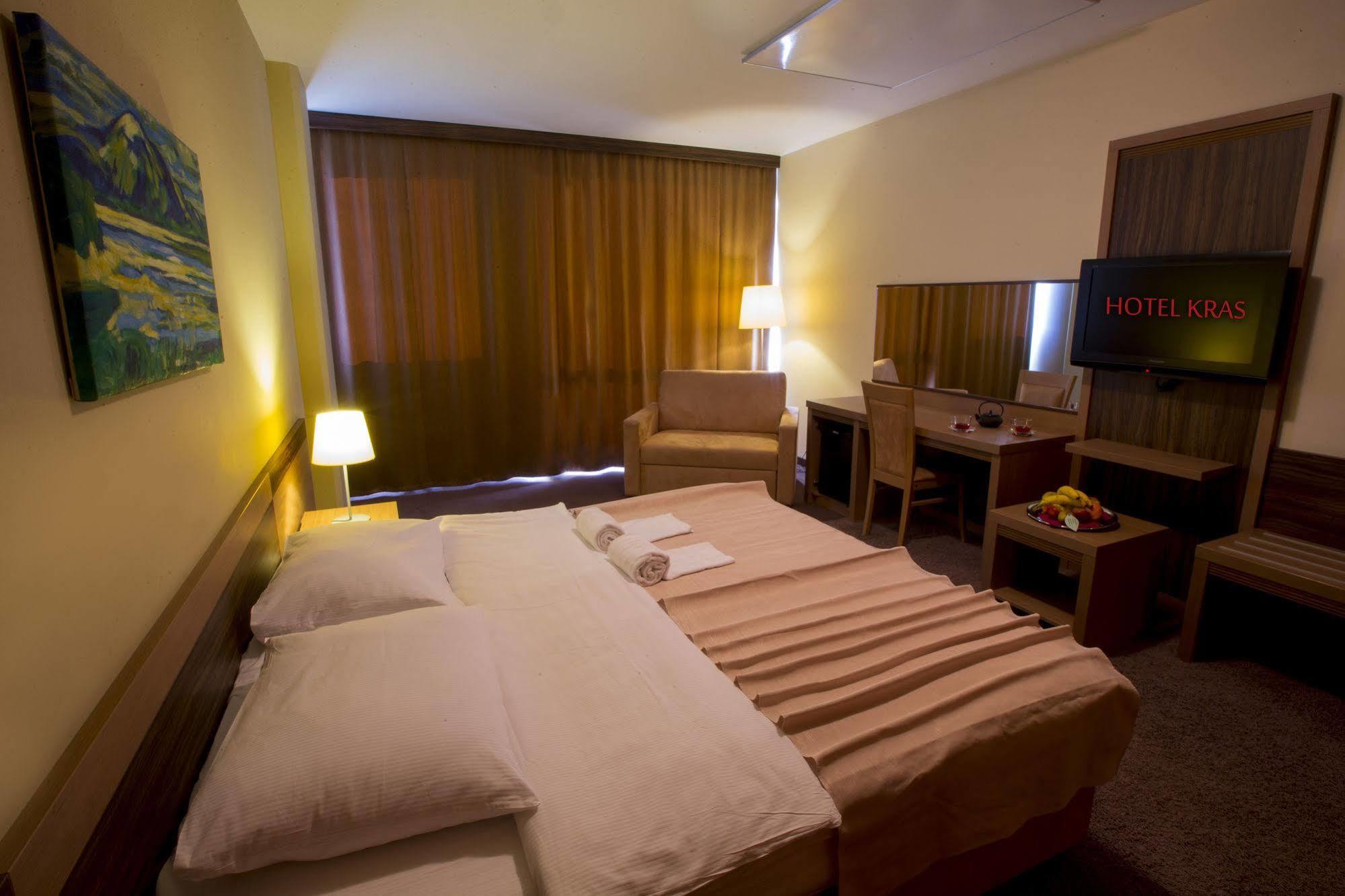 Hotel Kras Postojna Buitenkant foto