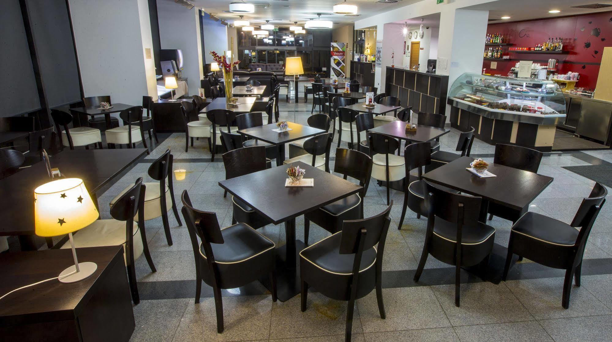Hotel Kras Postojna Buitenkant foto