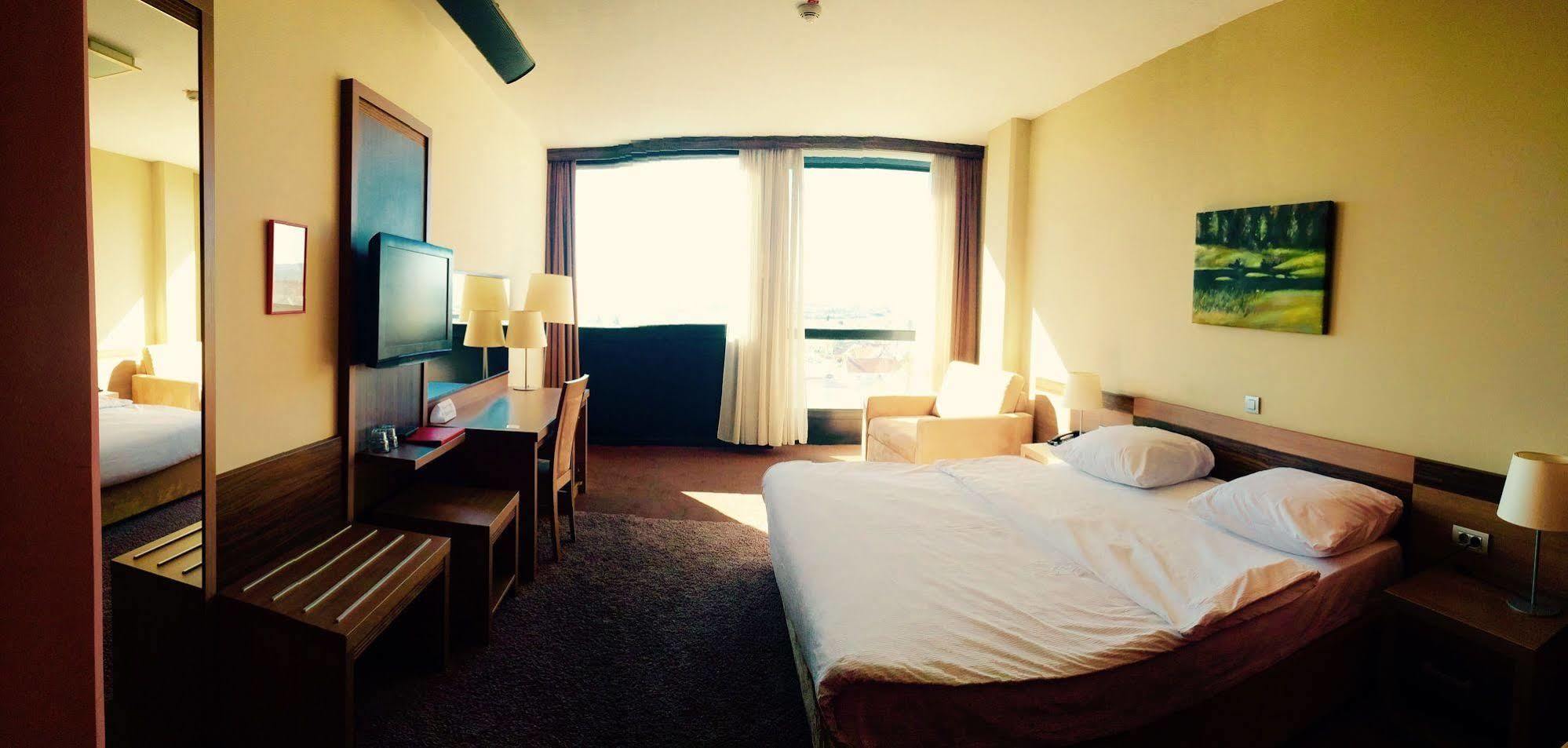 Hotel Kras Postojna Buitenkant foto
