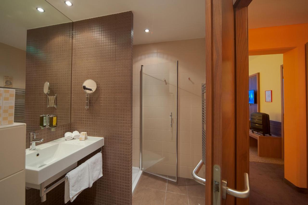 Hotel Kras Postojna Buitenkant foto