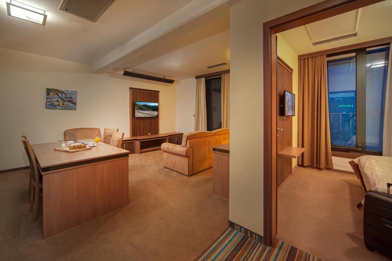 Hotel Kras Postojna Buitenkant foto