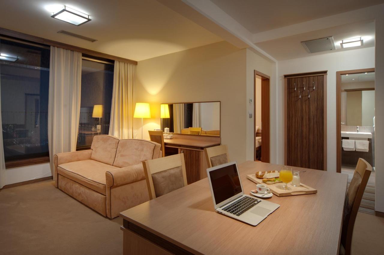 Hotel Kras Postojna Buitenkant foto