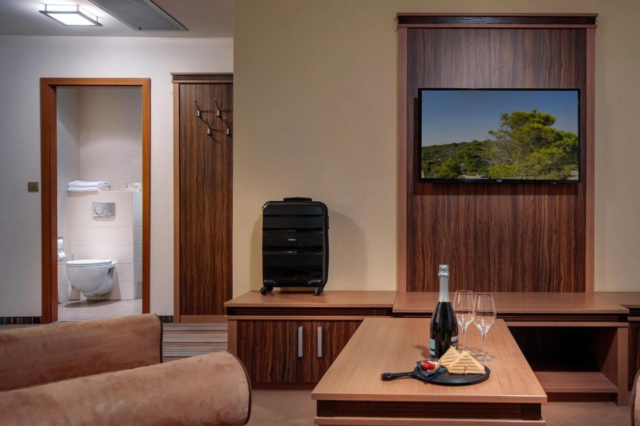 Hotel Kras Postojna Buitenkant foto